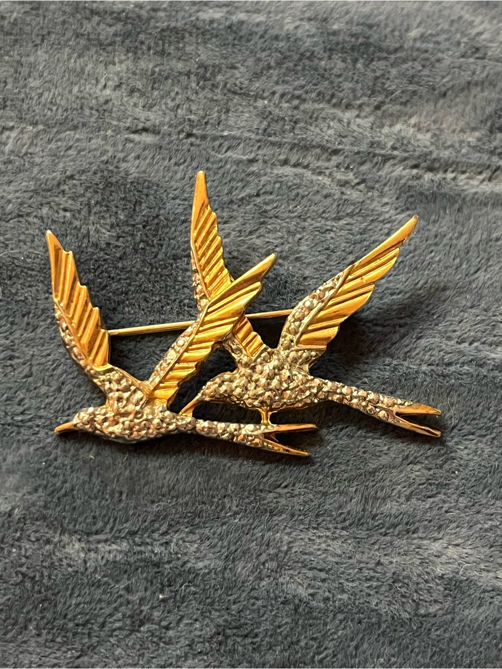 Vintage Gold-Tone Swallows In Flight Metal Brooch Signed MICHELE LYNN